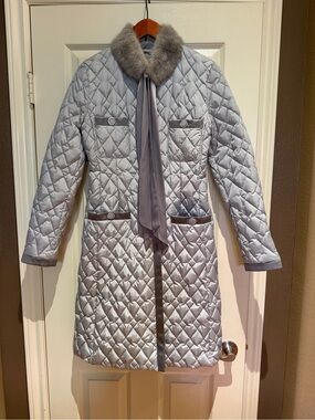 Blumarine Quilted Light Gray Coat with Fur Collar and Silk Scarf